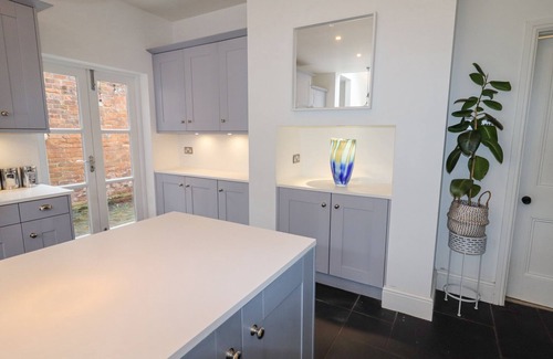 Nantwich Cottage | ANGLESEY HOUSE, pet friendly, luxury holiday cottage in Nantwich