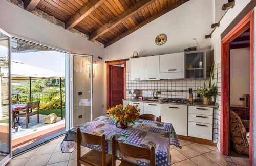 Pompeiana Apartment | Angolo dei Fiori - Two Bedroom Apartment, Sleeps 4