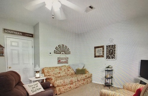 Waco Cottage | Anita's Cottage is only 15 minutes from Baylor, & Magnolia Silos!