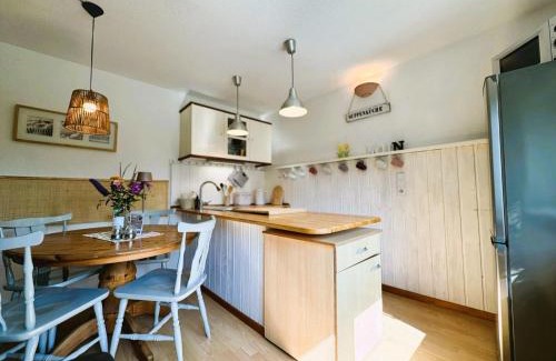 Westerholz Apartment | Ankerplatz No 8, charmante Fewo für bis zu 4 Pers am Meer