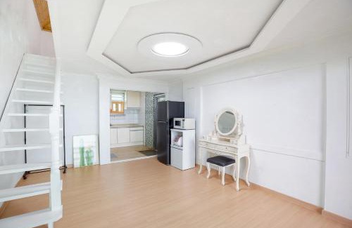 Nam House | anmyeondo gold hue pension