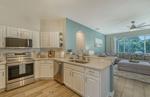 West Bradenton House | ANNA MARIA in 5 Miles, Heated Saltwater Pool+Large Fenced Yard+Dog Friendly