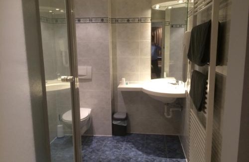 Sint-Eloois-Vijve Hotel | Anna's Place
