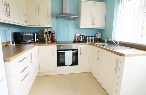 Rhoscolyn Cottage | Anneddle