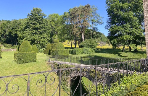 Villegusien-le-Lac House | Annex to a 12th /18th c. castle, recently restored, swimming pool, parc