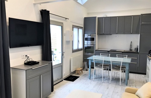 Villerville Cottage | Annie's rooms - Le Pêcheur, swimming pool, tennis, beach