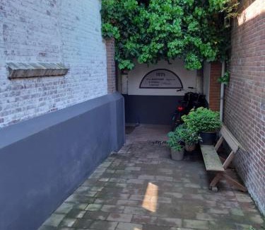 Leens Apartment | Anno 1874