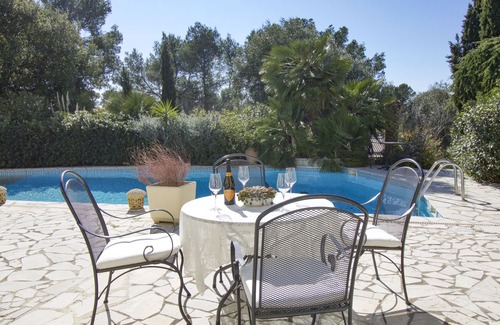 La Bouverie Apartment | Announcement disabled