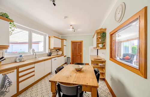 Kippford Cottage | Anthony House - a house that sleeps 6 guests in 3 bedrooms