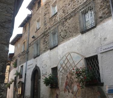 Parlasco House | Antica dimora tra i monti della Valsassina e il lago di Como!