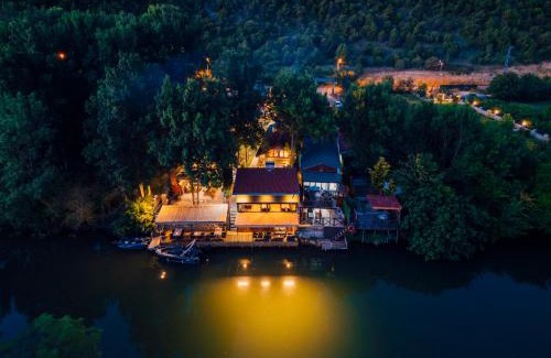 Sile Villa | antik river house