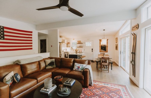 Stratton House | Antique charm 8 minutes from Stratton slopes!