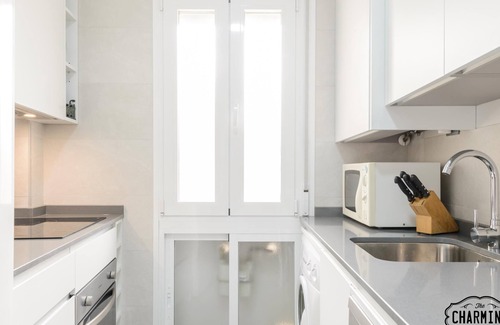 Embajadores Apartment | Antiques Market - 3-Bedroom Apartment with Parking