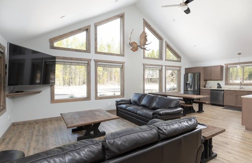 Valemount House | Antler Ridge Cabin Rental