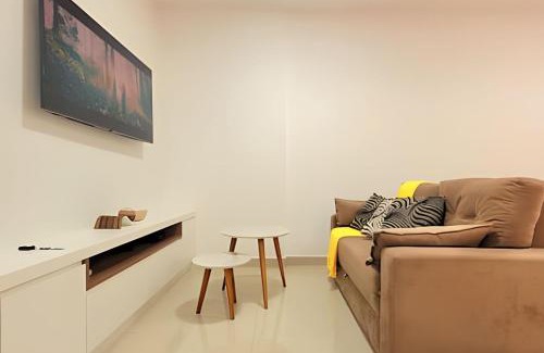 Regiao Urbana Homogenea XV Apartment | Apê Área Central c/Churrasqueira, Varanda e Suíte