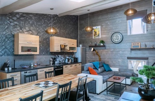 Verdun Apartment | AP6 - 2 BEDROOM APARTMENT - GITE CHEZ THOMAS ET JOHN "AP6