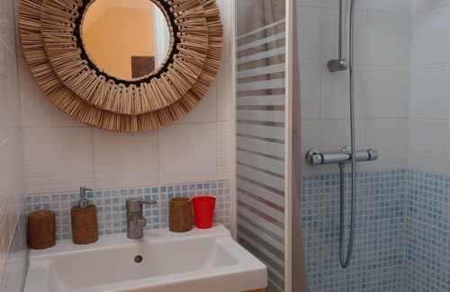 Melun House | Apakabar homestay, bed and breakfast indonesian atmosphere near Fontainebleau