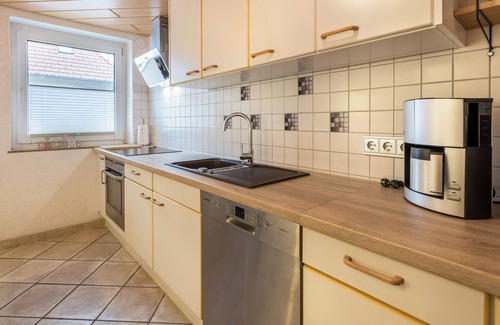 Sankt Georgen im Schwarzwald Apartment | Apartment 'Schwarzwaldblick' with Mountain View, Balcony and Wi-Fi