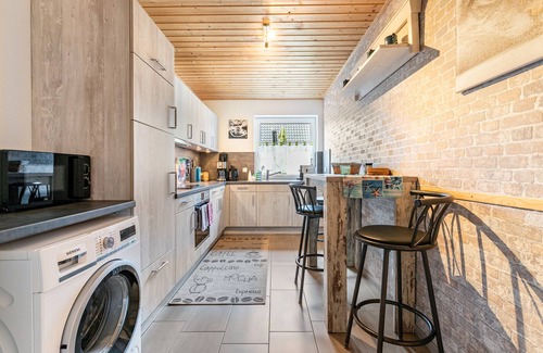 Wesselburener Deichhausen Apartment | Apartment 'Ferienwohnung Nordlicht' with terace and Wi-Fi