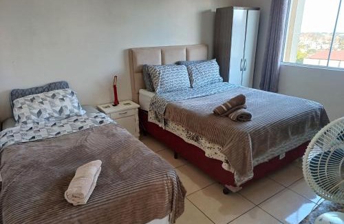 Santo Angelo Apartment | Apart próximo a Unimed, Catedral e HSA de 2 quartos com AR, mini-Academia e garagem no Centro-sul