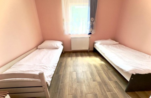Brzeziny House | Apartament 4 osobowy obok Szpitala Brzeziny 2 pokoje Prywatna łazienka i kuchnia 32m2