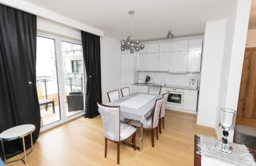 Cedzyna Apartment | Apartament Business & Living No 91 Nad Zalewem w Cedzynie, hala garażowa