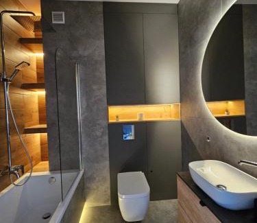 Srodmiescie Apartment | Apartament EXPO z Wanną, Hopa Lupa, Nowa Sukcesja, Bezpłatny Parking przy ulicy w nocy oraz weekend