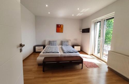 Niewiesze Apartment | Apartament GórnyŚląsk blisko jeziora - 120qm - 3 sypialnie z parkingiem i klimatyzacją - Flat UpperSilesia with Parking & air conditioning - Ferienwohnung OberSchlesien mit 3 Schlafzimmern inklusive Parkplatz und Klima - Nähe Badesee und Sandstrand