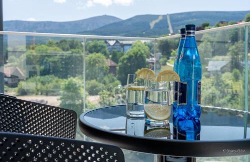Bierutowice Apartment | Apartament Golden Hour z widokiem na Śnieżkę, 2 sypialnie, klimatyzacja, obok aquaparku, blisko do Wang by Apartamenty w Karkonoszach