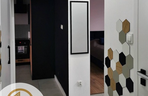 Tychy Apartment | Apartament Granatowy