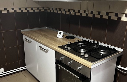 Otopeni Apartment | Apartament la 3 minute de aeroport, in centrul orasului langa parc si restaurant