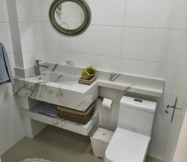 Piratuba Apartment | Apartamento aconchegante com ar, secadora e adega