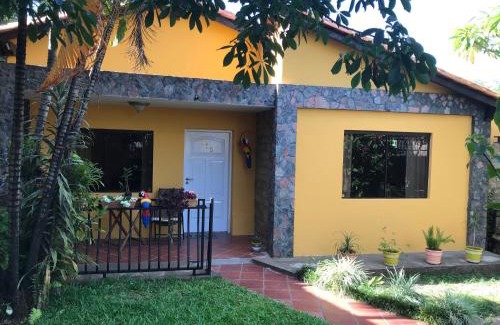 Caacupe Apartment | Apartamento con jardín cerca del hospital regional