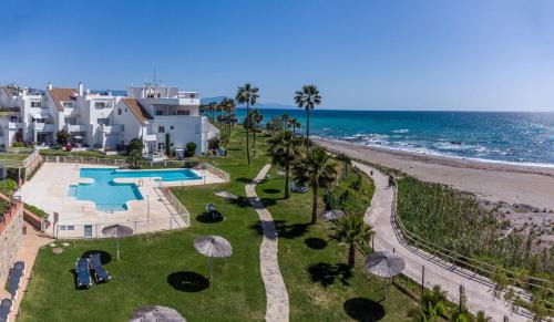 Casares del Mar Apartment | Apartamento dúplex en primera línea de playa