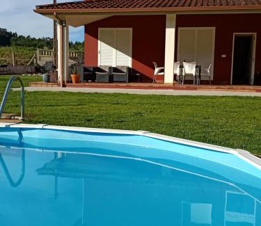 Meis Apartment | Apartamento en bloque vivienda con piscina y barbacoa a 15 min de la playa