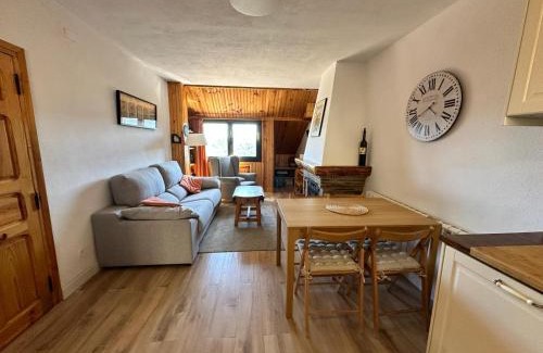 Alcala de la Selva Apartment | Apartamento montaña con piscina y zona deportiva.