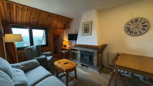 Alcala de la Selva Apartment | Apartamento montaña con piscina y zona deportiva.