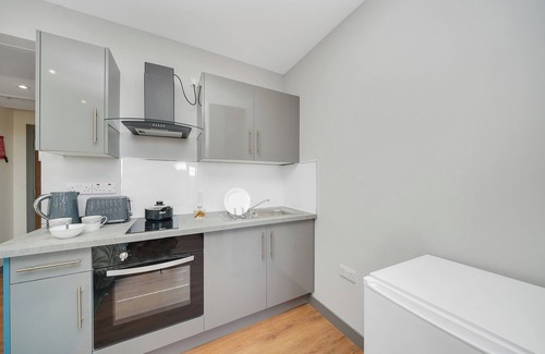 Clementswood Apartment | ApartHotel in East London