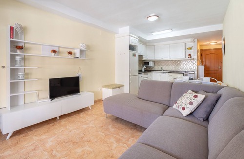 Tavernes de la Valldigna Apartment | Apartment 'Maria's Beach' with Shared Pool, Shared Terrace and Wi-Fi