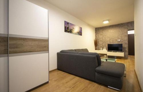 Velky Slavkov Apartment | Apartman Adam