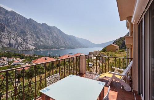 Orahovac Apartment | Apartmani with POOL and VIEW