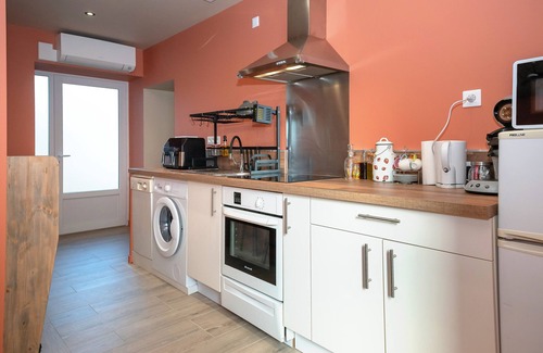 Les Abrets en Dauphine Apartment | Apartment 'La Maison Du Tisserand Pa' with Wi-Fi and Air Conditioning