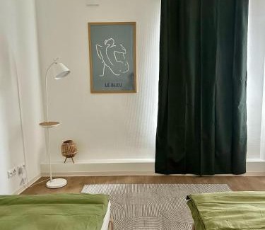 Neumuenster Apartment | Apartment über 3-Etagen genau im Zentrum!