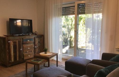 Leverkusen Apartment | Apartment 1 mit Terrasse und PKW-Stellplatz