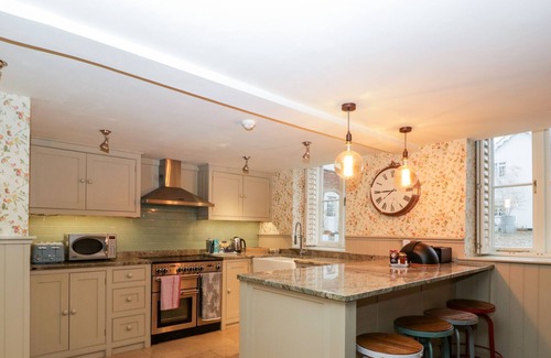 Saint Owens Cross Apartment | APARTMENT 1 - PENGETHLEY MANOR, pet friendly, with pool in Peterstow