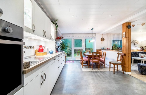 Eggstedt Apartment | Apartment '1' with Shared Garden and Wi-Fi