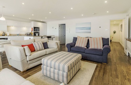 Bigbury-on-Sea Cottage | APARTMENT 18, BURGH ISLAND CAUSEWAY, with pool in Bigbury-On-Sea