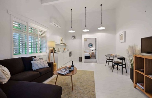 Rewa Apartment | Apartment 22 - stylish retreat in central location