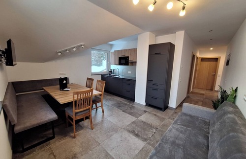 Sonnenalpe Nassfeld Apartment | Apartment '4' with Mountain View, Shared Garden and Wi-Fi