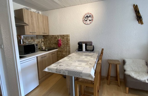 Les Deux Alpes Apartment | Apartment 4 pers Centre Station - Pied de piste with ESF school next door